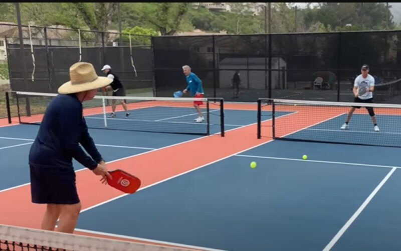 pickleball beginners playing in workshops and clinics